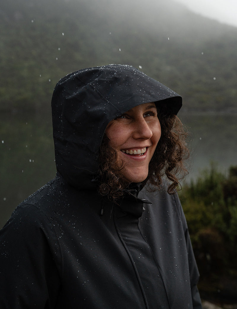 RefugeWomensRainjacketBlack_818423c0-933f-4de4-813c-b885e65f7512.jpg