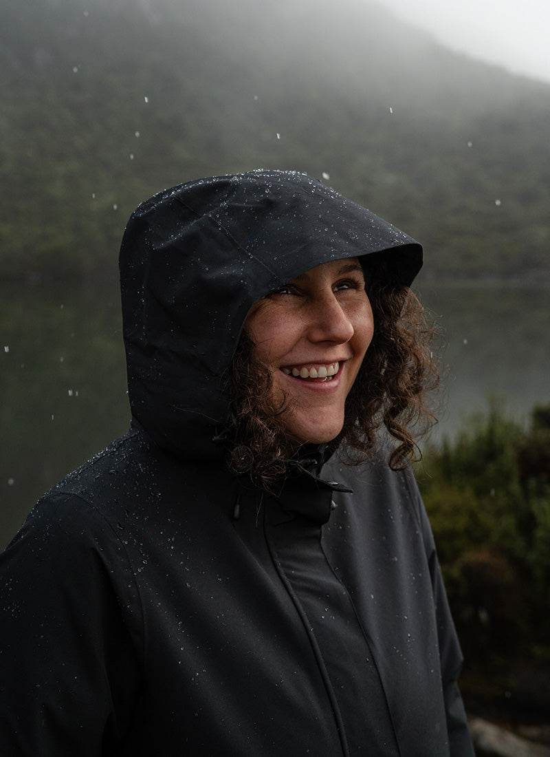 RefugeWomensRainjacketBlack_818423c0-933f-4de4-813c-b885e65f7512.jpg